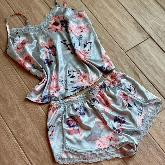 Silly satin light blue floral pajamas - Picture 2 of 4